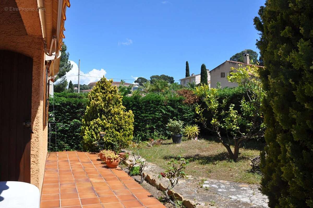 Maison à SAINT-CYR-SUR-MER