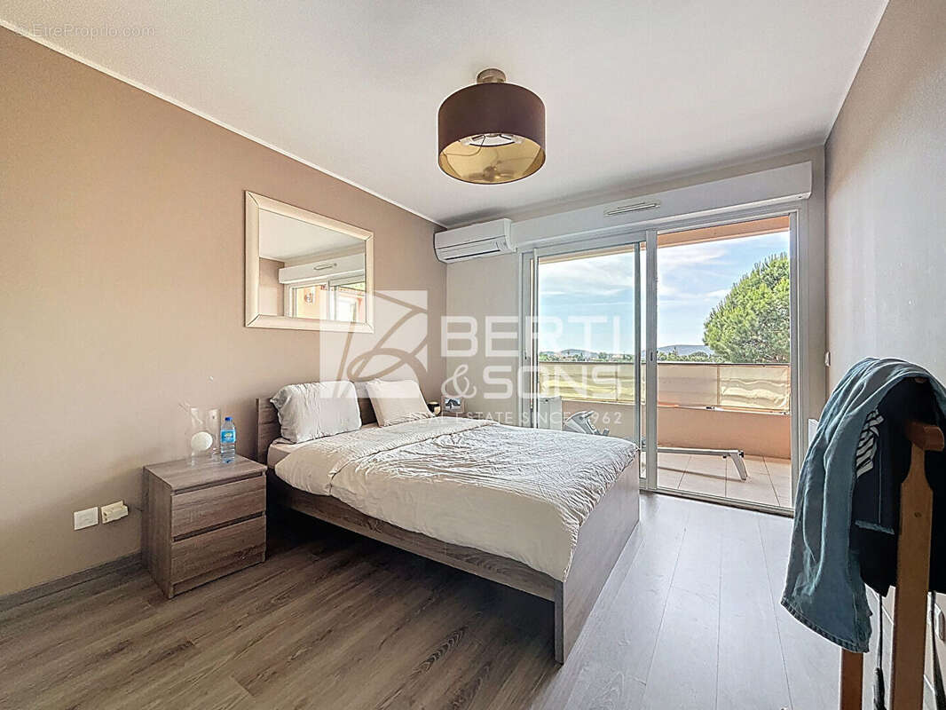 Appartement à MANDELIEU-LA-NAPOULE