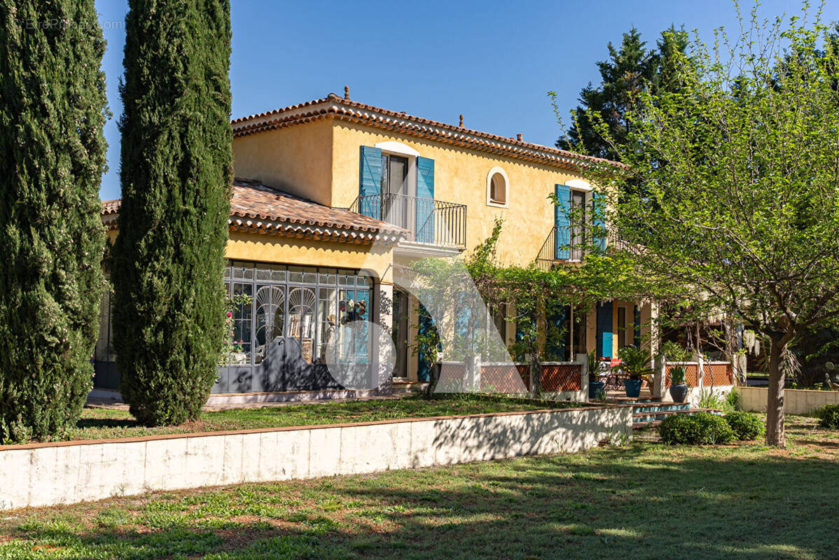 Maison à COTIGNAC