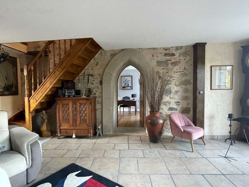 Maison à LA CELLE-DUNOISE