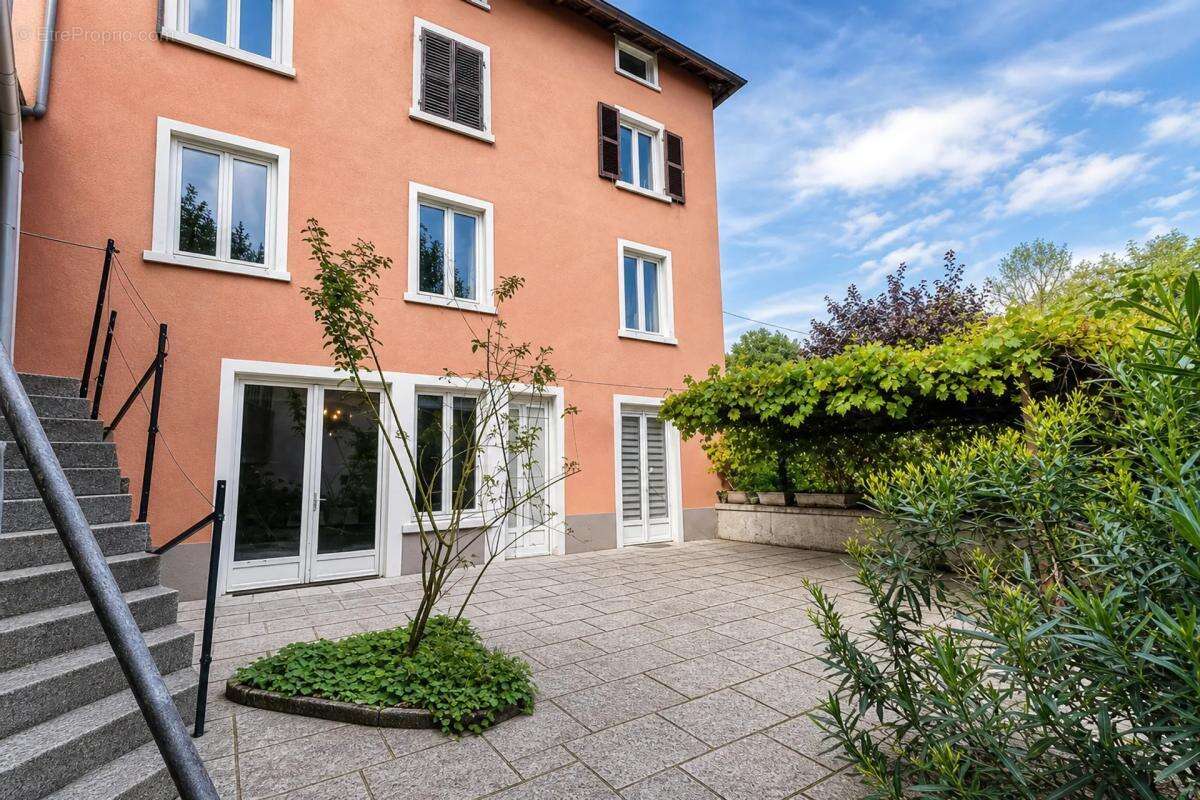 Maison à COURZIEU