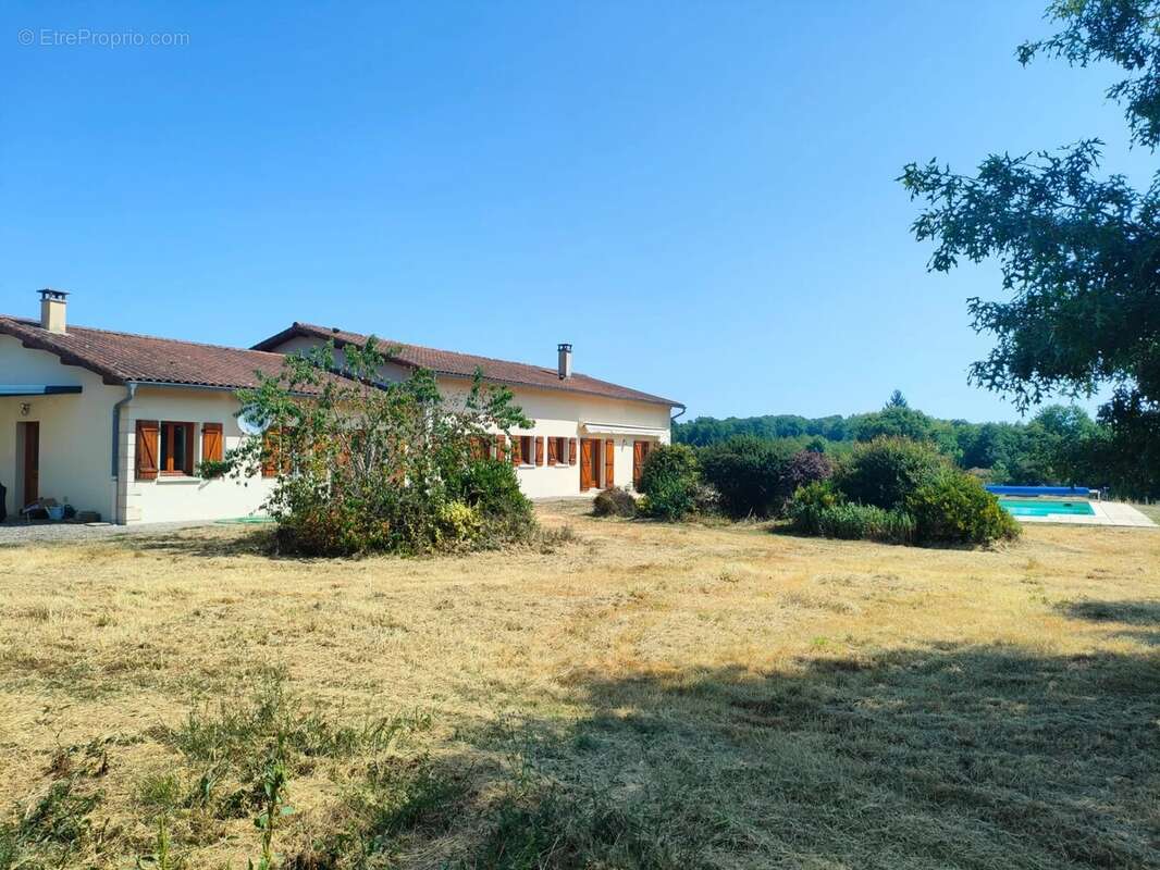 Maison 243 m² à Cheronnac  - photo 2
