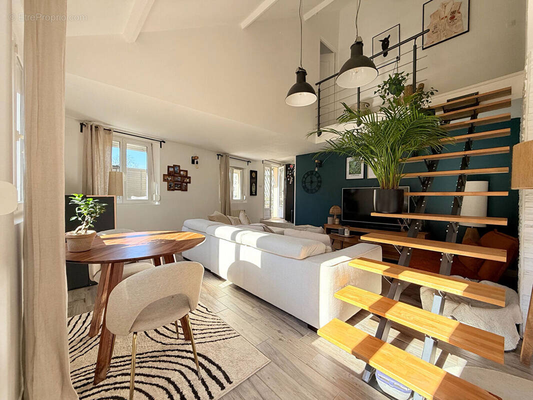 Maison à MONTAGNY-SAINTE-FELICITE