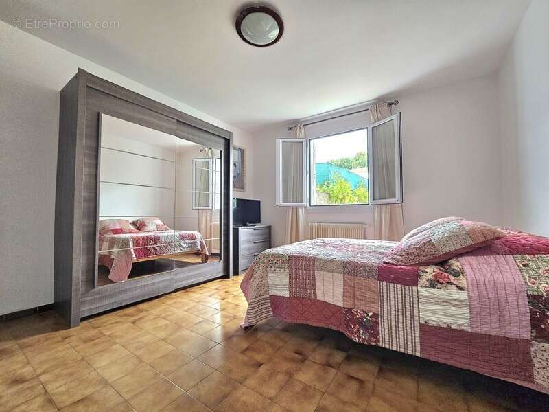 A vendre maison de 300 m2 divisées en 4 habitations, terrain 1395 m2, garage et terrain cOnstructible à MONTE (Haute Corse) - photo 11