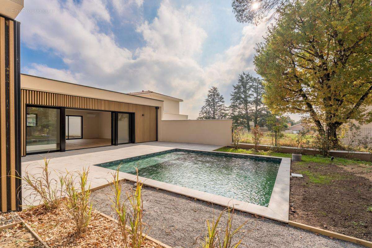 Maison à CHARBONNIERES-LES-BAINS