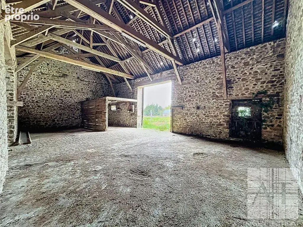 Propriété en pierre à rénover avec dépendances - photo 2