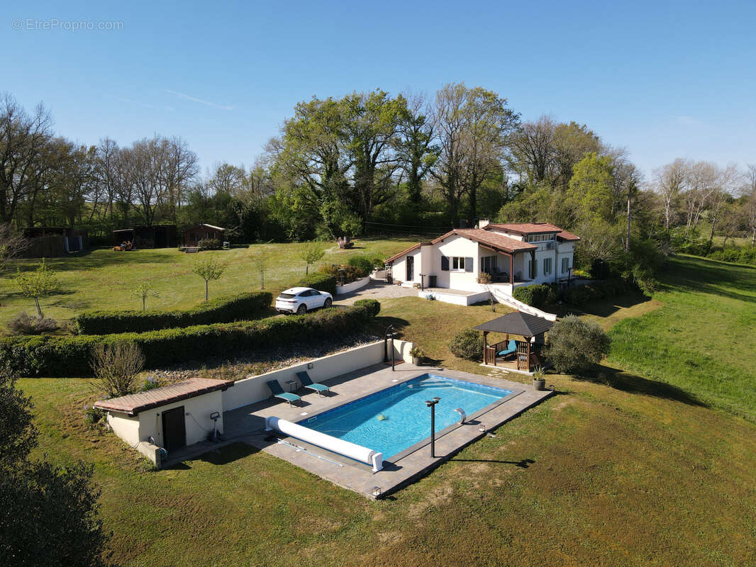 Maison à SAINTE-MAURE-DE-PEYRIAC
