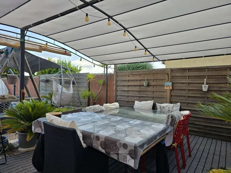 Villa familiale de plain-pied – 181 m² – 5 chambres – piscine – véranda – terrain de 916 m² - photo 15