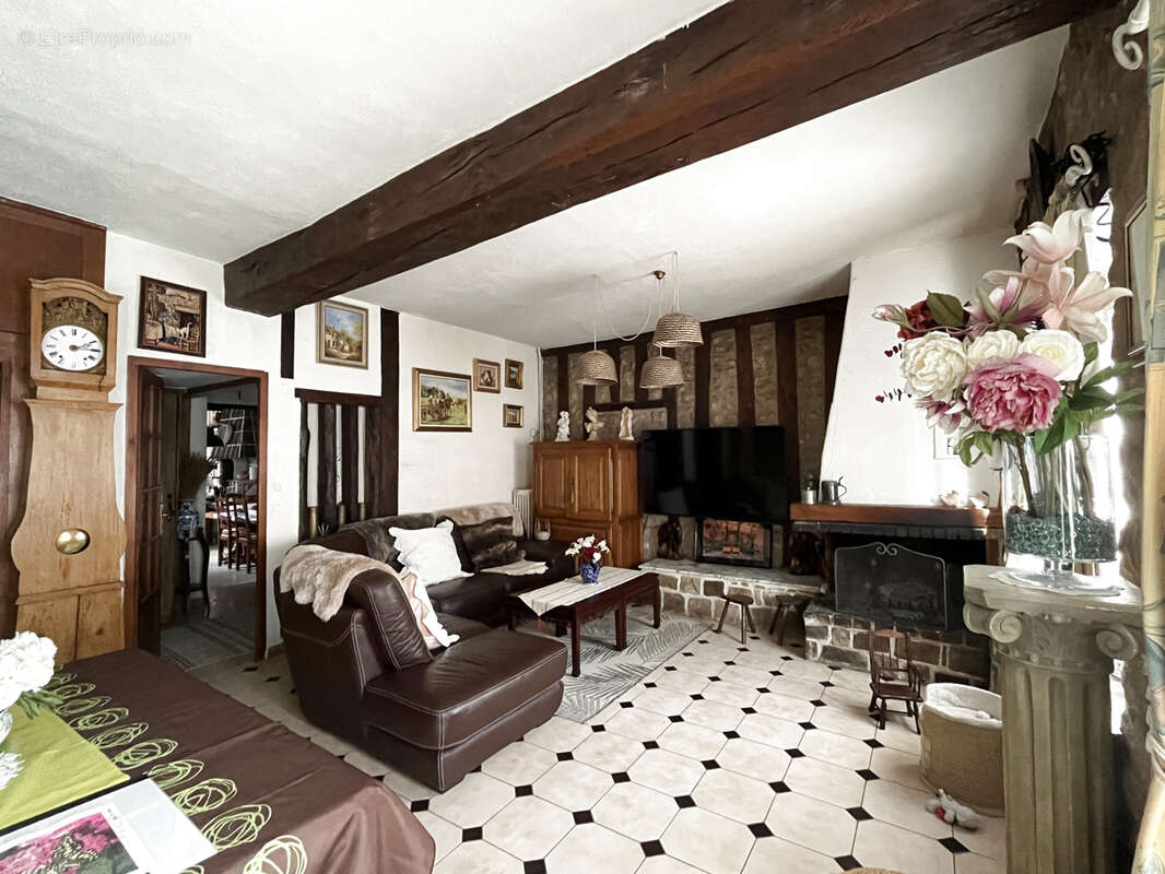 Maison à LA CHAPELLE-LA-REINE