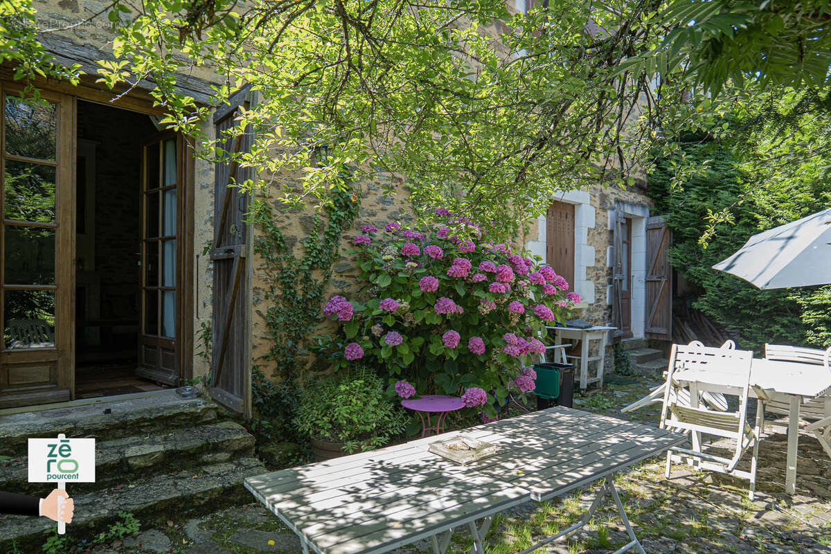 Maison de caractère 5 chambres au bord du Lay à Mareuil-sur-Lay   Terrain arboré 1 054 m2   Idéal famille, rés - photo 2