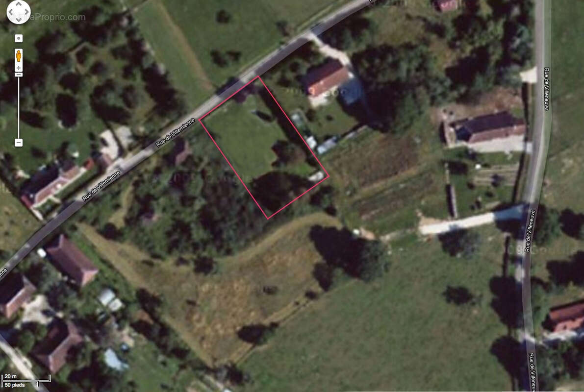 Terrain à JEUGNY