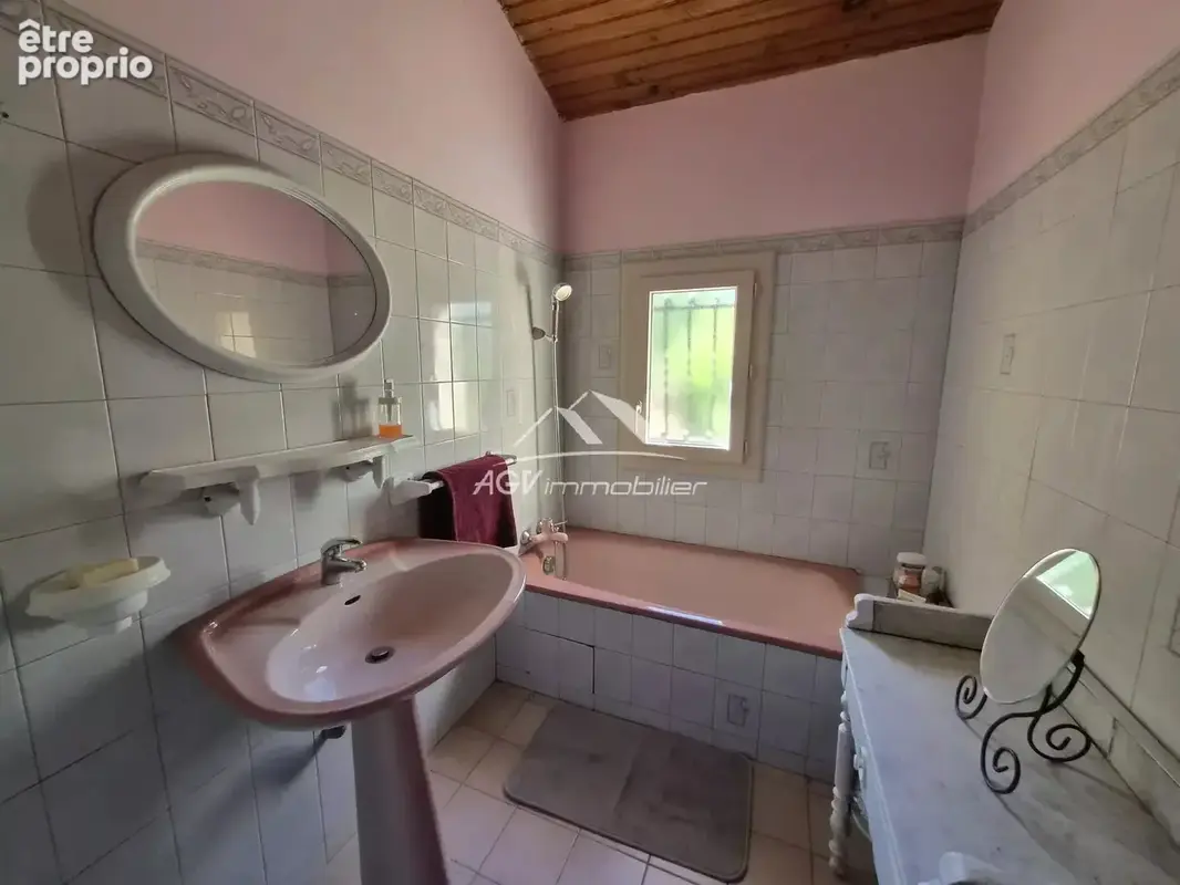 Maison trois chambres, avec piscine et 3884 m² de terrain - photo 7