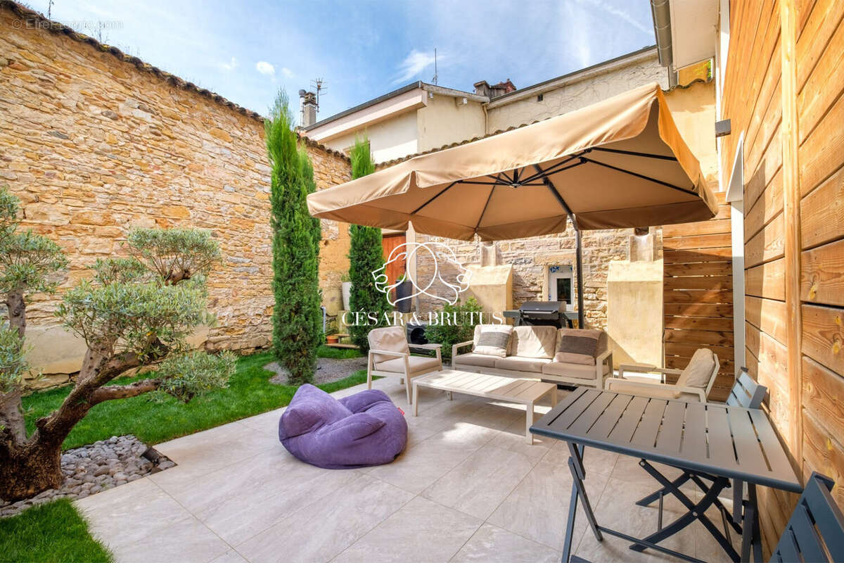 Maison à COLLONGES-AU-MONT-D&#039;OR