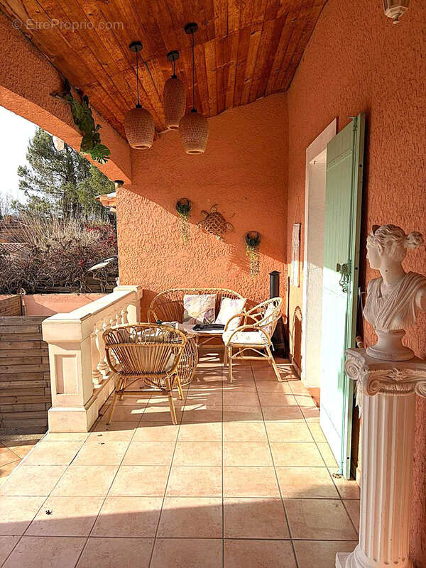 Maison à CHATEAUNEUF-LE-ROUGE