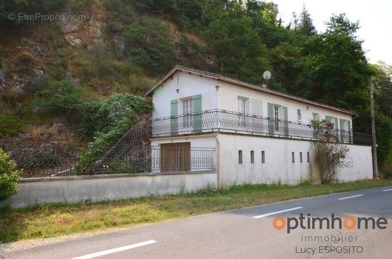 Maison à CONFOLENS