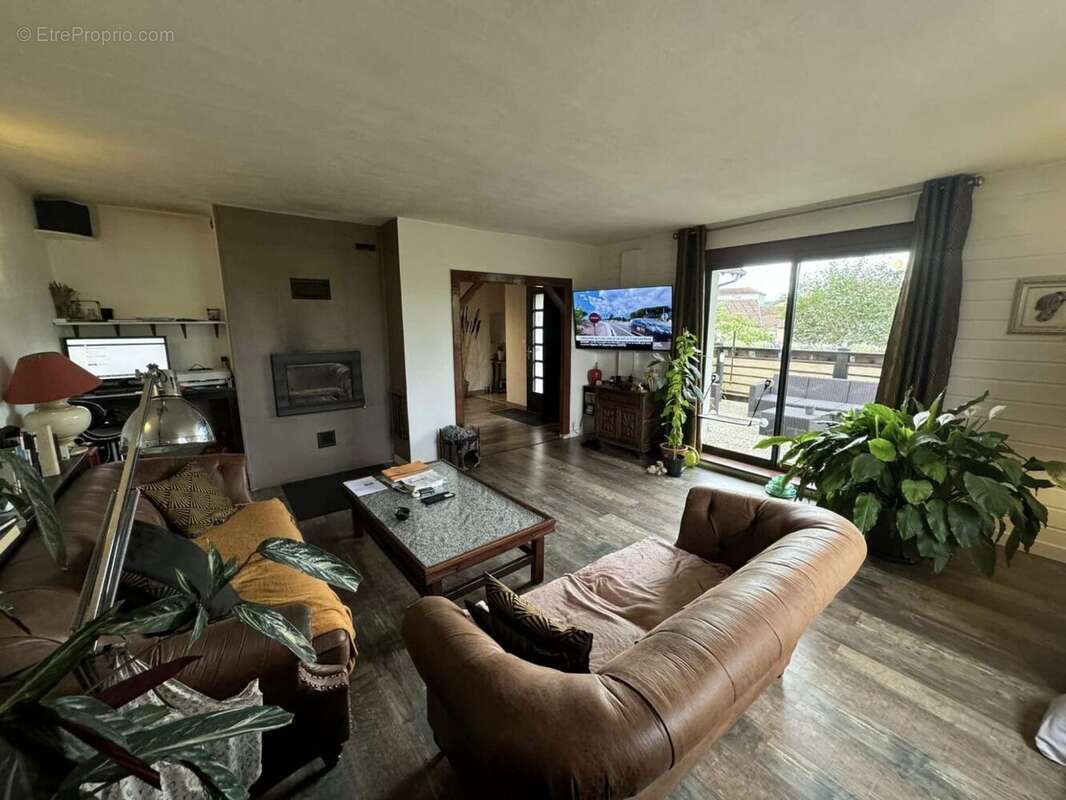 Maison à CHATEAUPONSAC