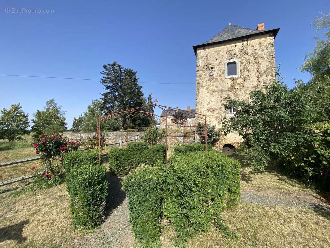 Maison à SAINTE-SUZANNE
