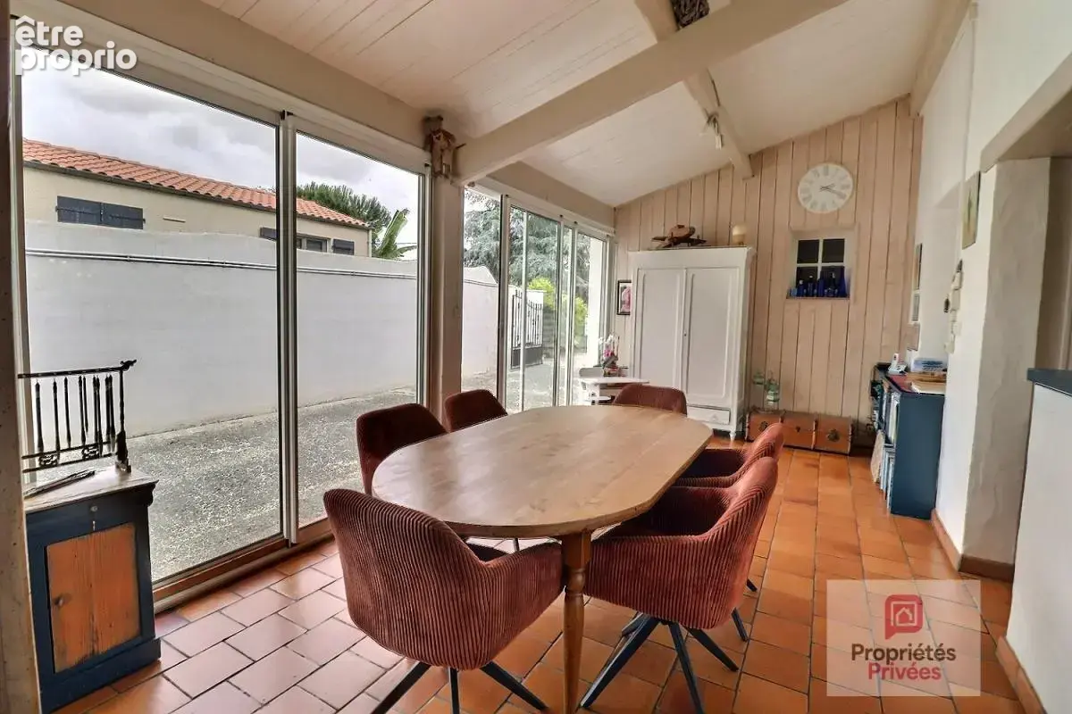 Maison familiale 4 chambres - 152 m² - Maison d'hôtes de 20 m2 - Piscine - Jardin paysager - Panneaux photovoltaiques - Belle pa - photo 14
