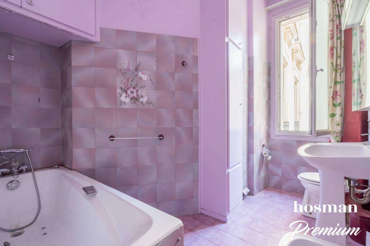 Appartement à PARIS-16E