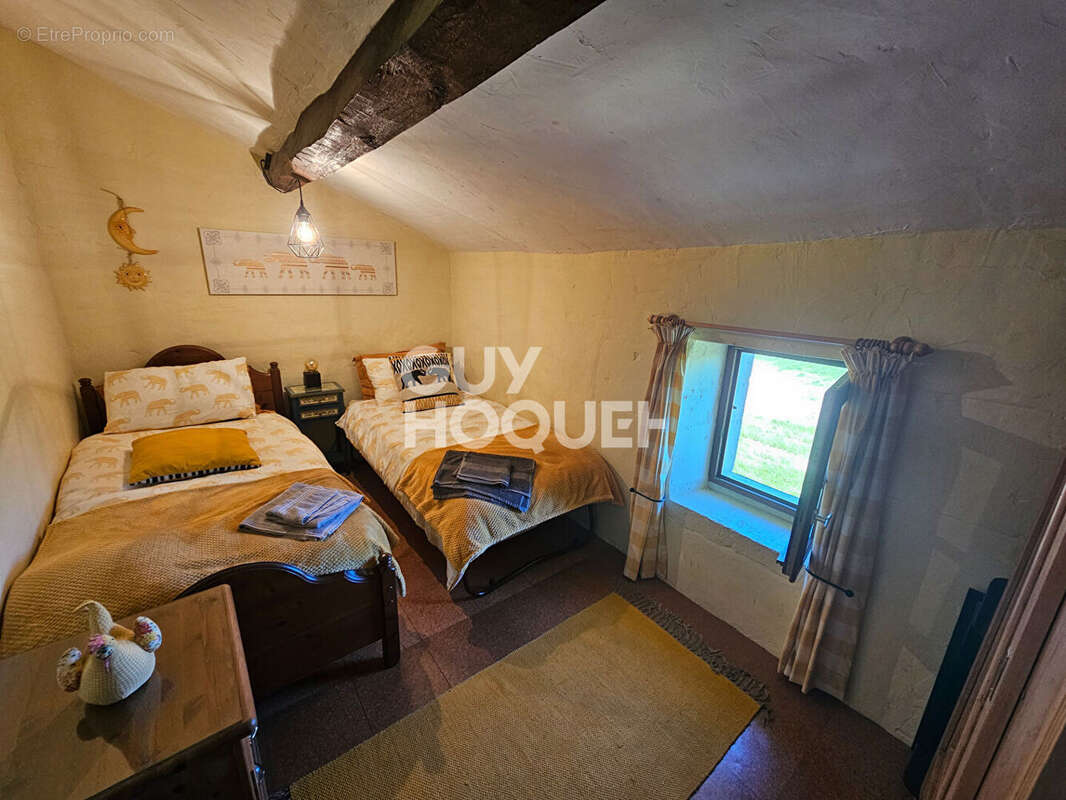 Maison à SAINT-HILAIRE-DES-LOGES