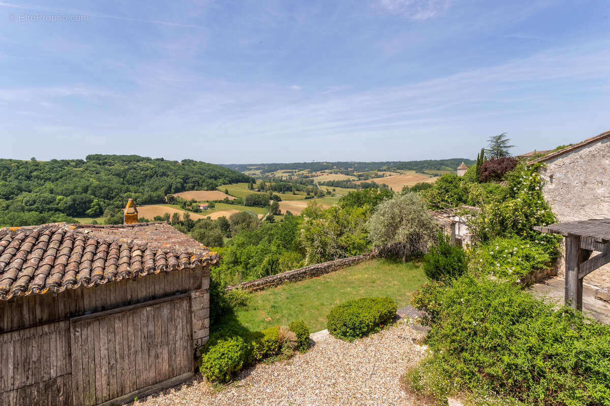 Maison à BEAUVILLE