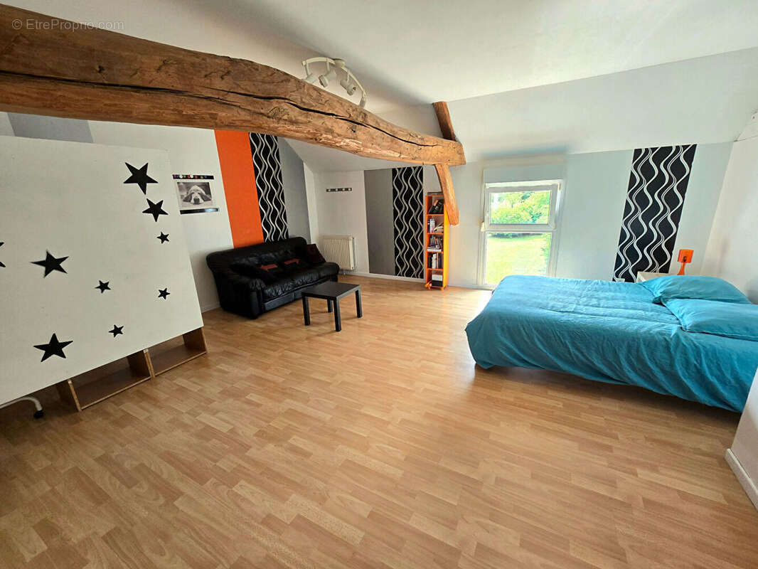 Maison à MONTAULIN