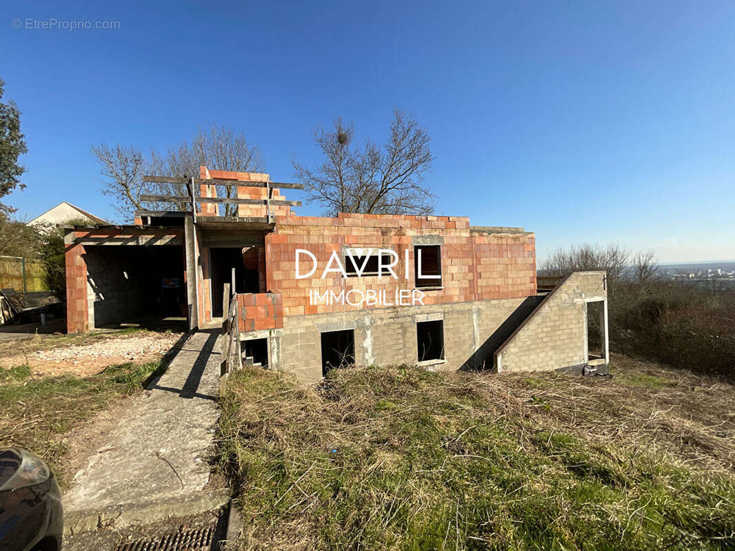 Terrain à CHANTELOUP-LES-VIGNES