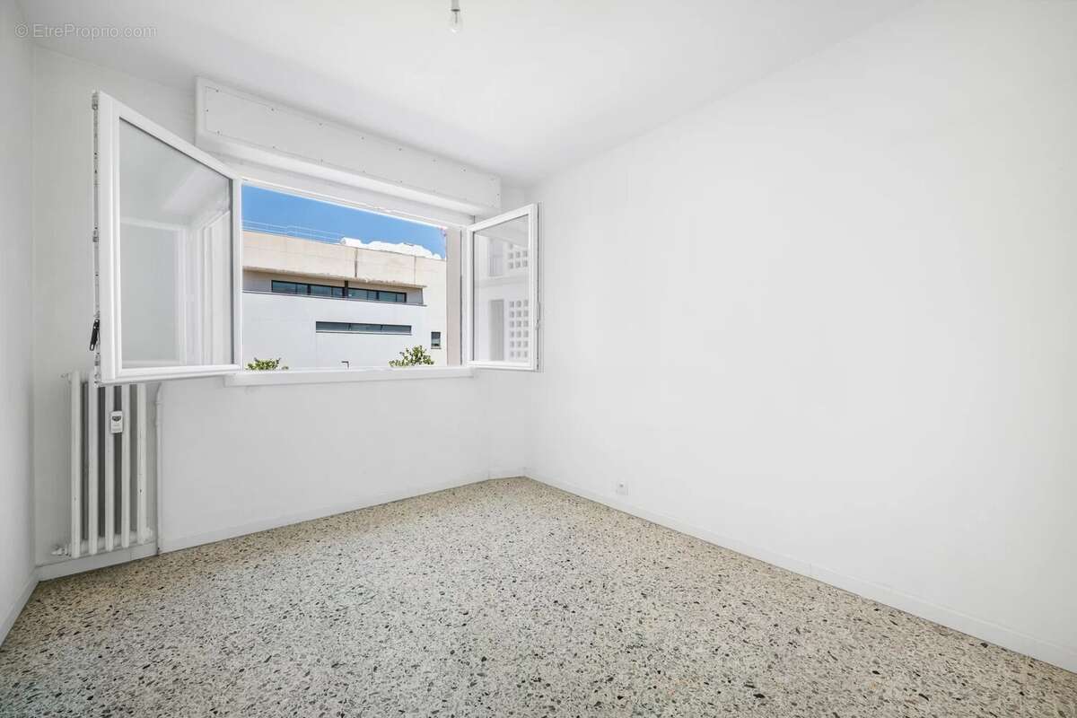 Antibes - 3 pieces - avec balcon et parking - photo 10