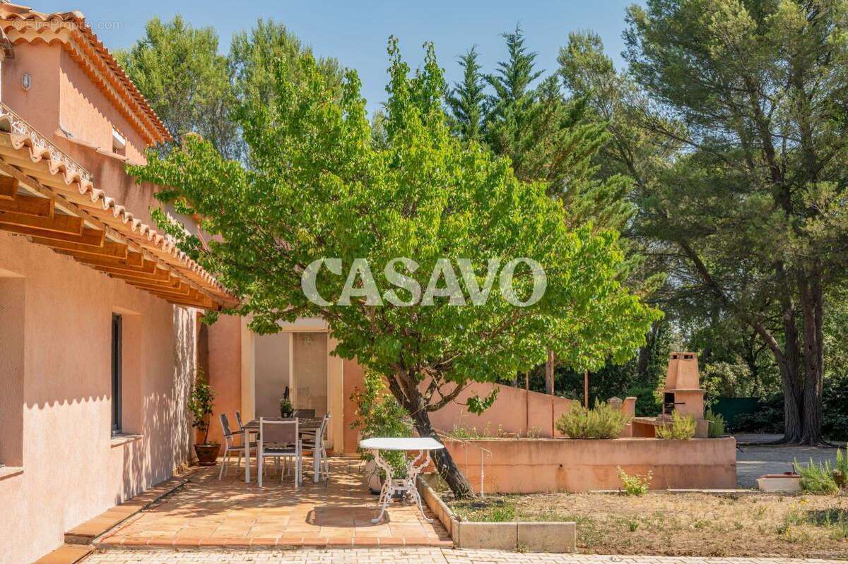 Vente Maison 8 pièces de 236m² - 13760 Saint-Cannat - photo 3