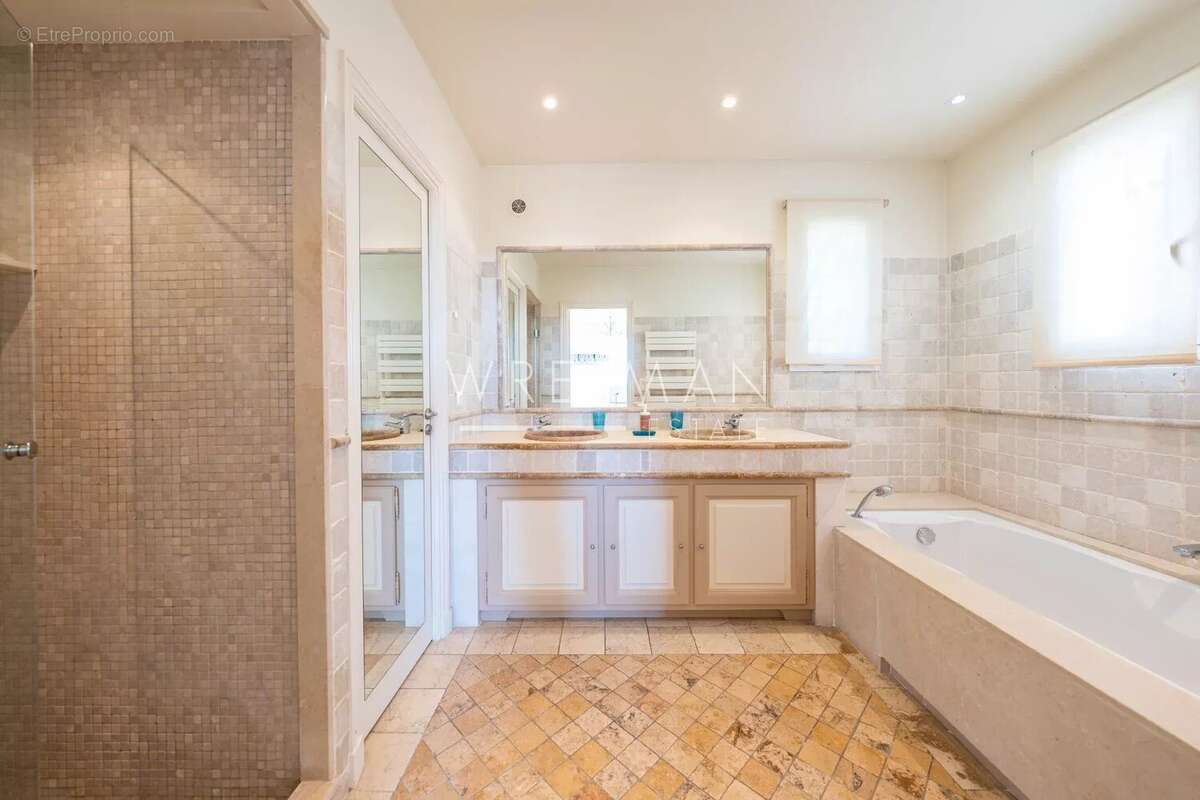 Maison à TOURRETTES-SUR-LOUP