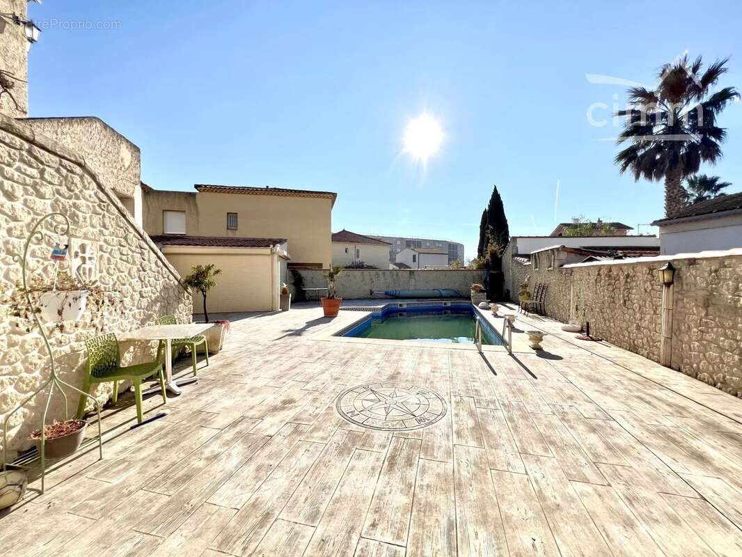 Maison à PORT-SAINT-LOUIS-DU-RHONE