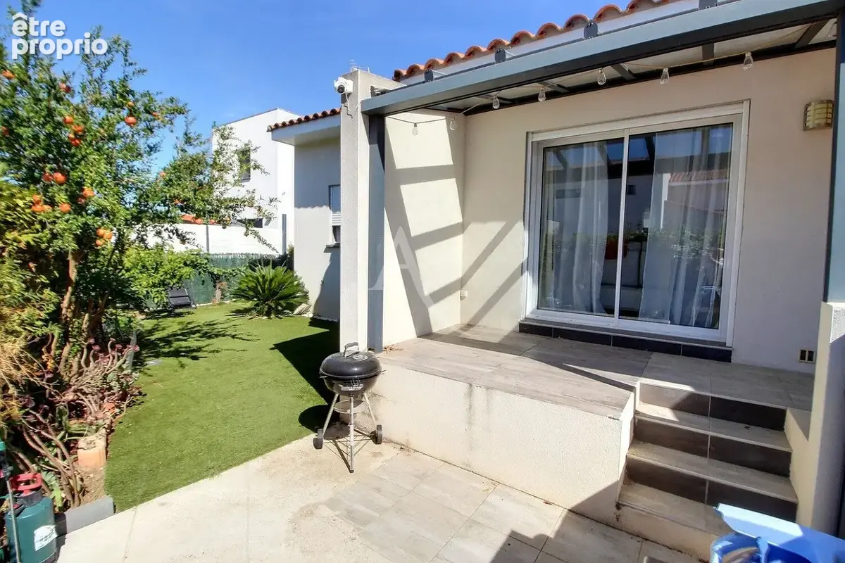 Villa de plain-pied récente f4 de 84 m² + garge sur terrain 3 faces - photo 1