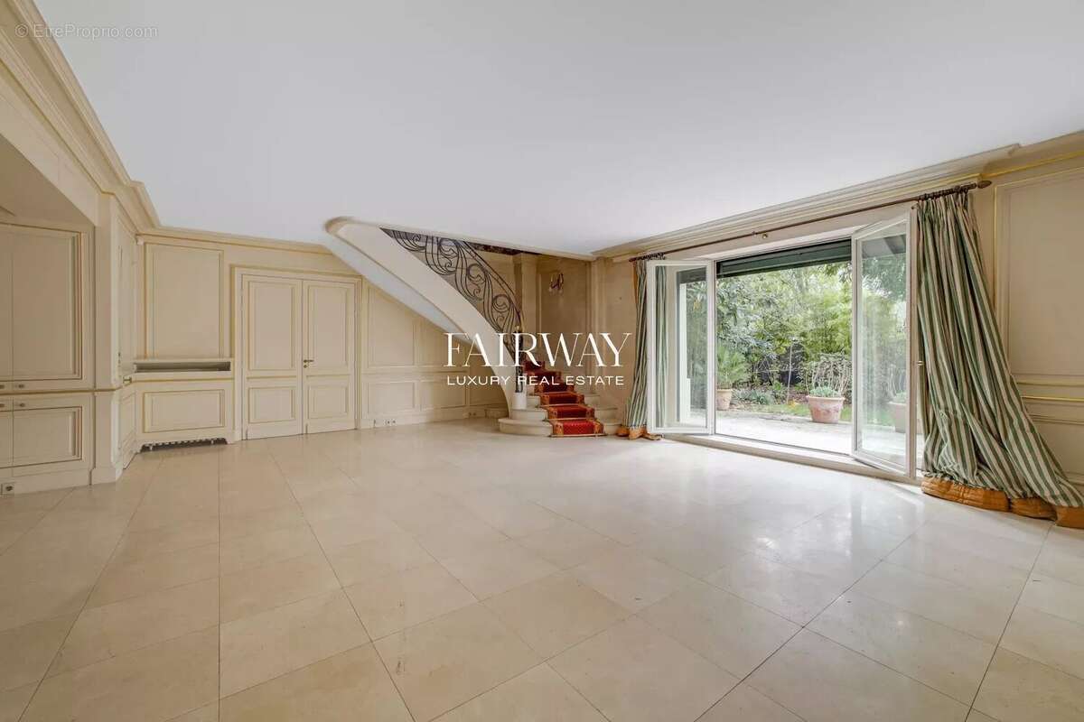 Appartement à PARIS-16E