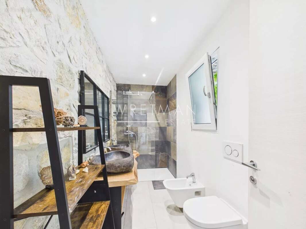 Maison en pierre avec piscine, jacuzzi et panorama exceptionnel - Sospel - photo 11