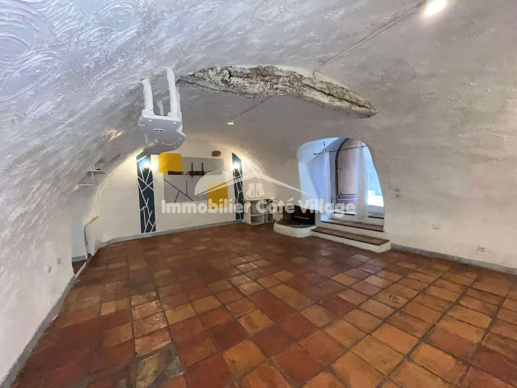 Appartement à TOUET-DE-L'ESCARENE