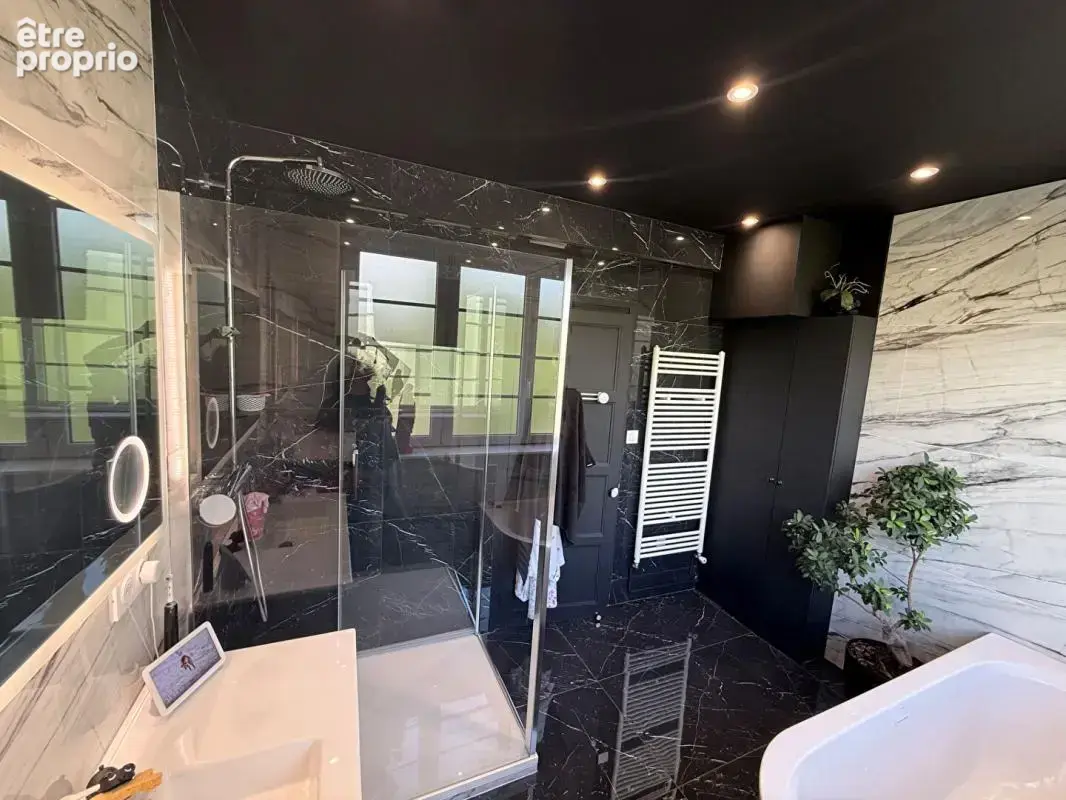 Exceptionnel Appartement - Esprit loft baigné de lumière au coeur de Lisieux - - photo 14
