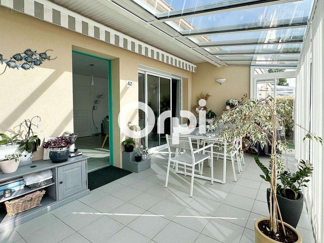 Maison à SAINT-LAURENT-DE-LA-PREE