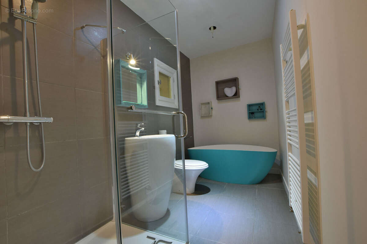 Maison à SAINT-GENIS-DE-SAINTONGE