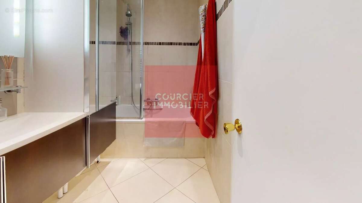 Appartement à LE MESNIL-SAINT-DENIS
