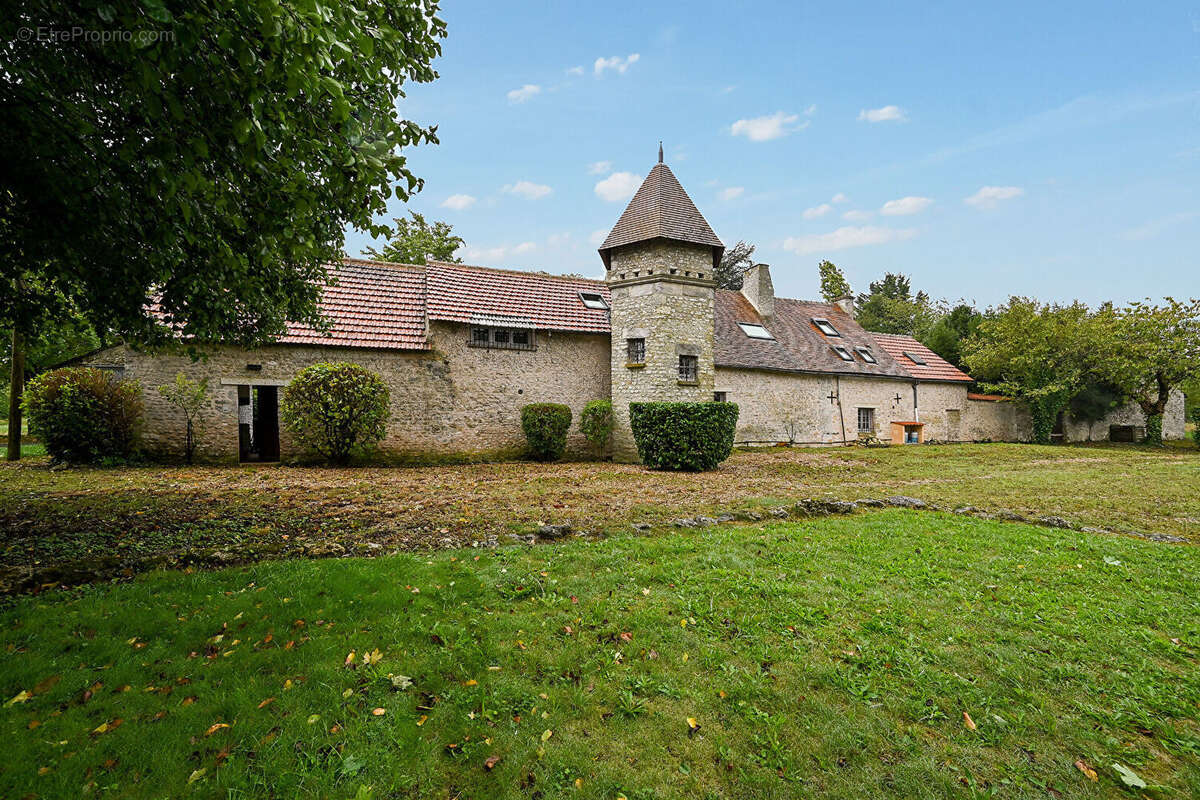 Maison à YEVRE-LA-VILLE