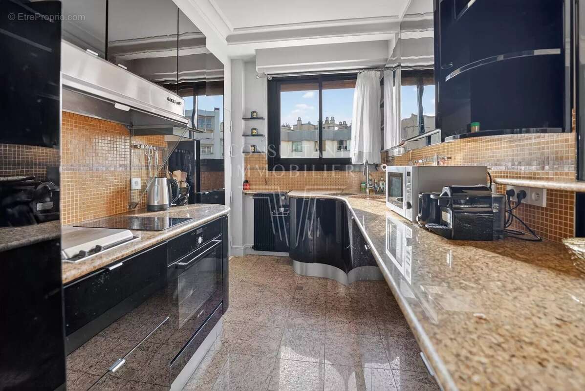 Appartement à PARIS-16E