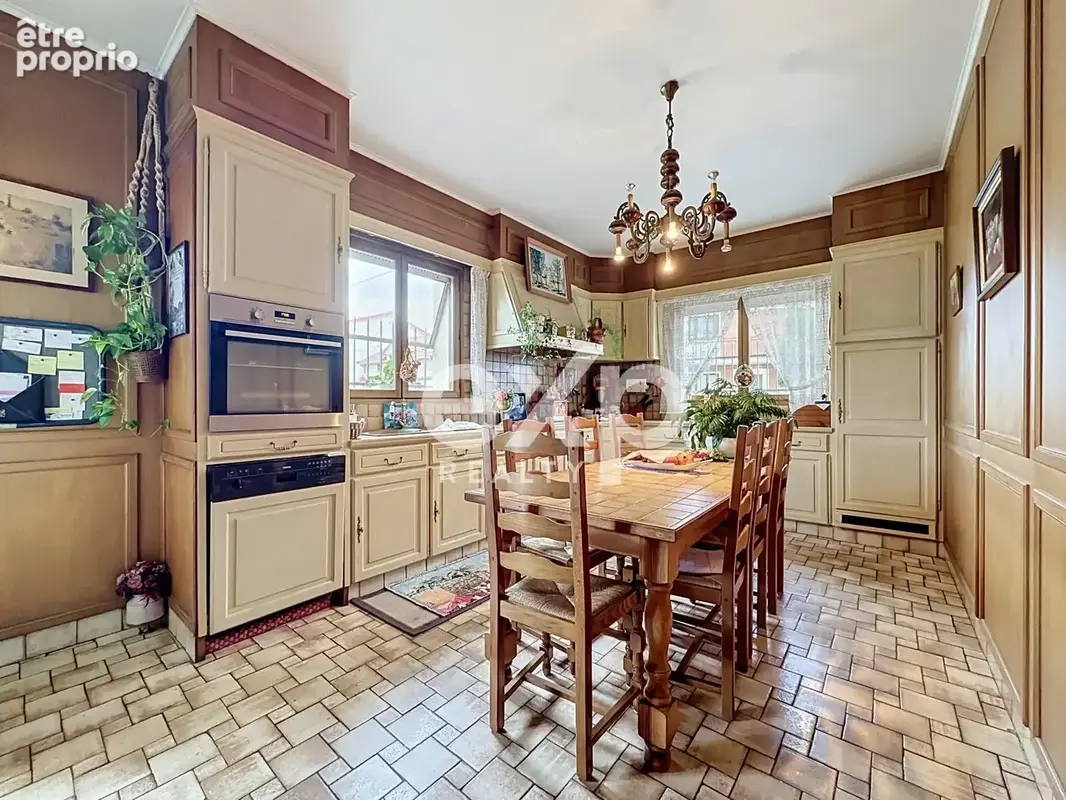 Maison 143 m² à Saint-Denis  - photo 6