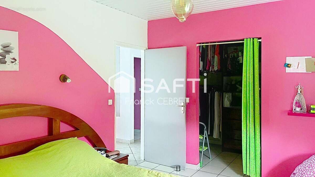 Photo 7 - Maison à REMIRE-MONTJOLY