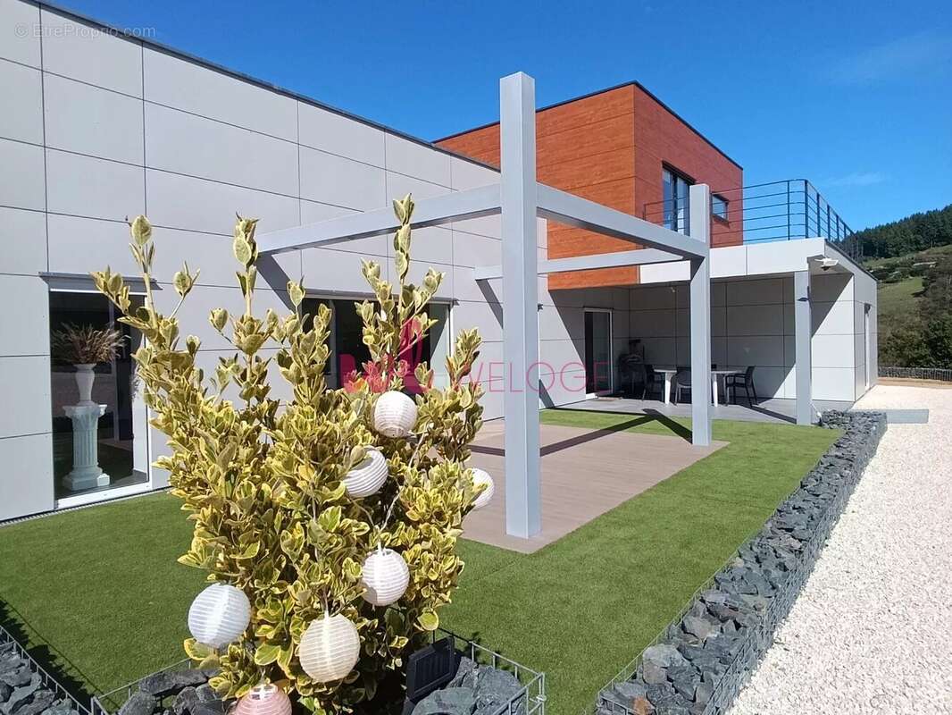 Maison à CHAMBOST-ALLIERES