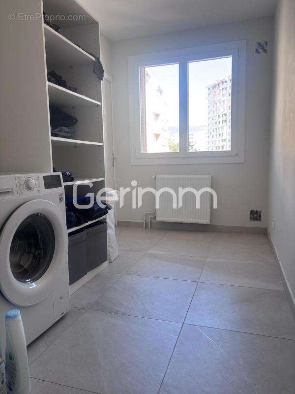 Vente - Appartement - 4 pièces + cuisine - 72 m² - 145 000 € - - photo 4