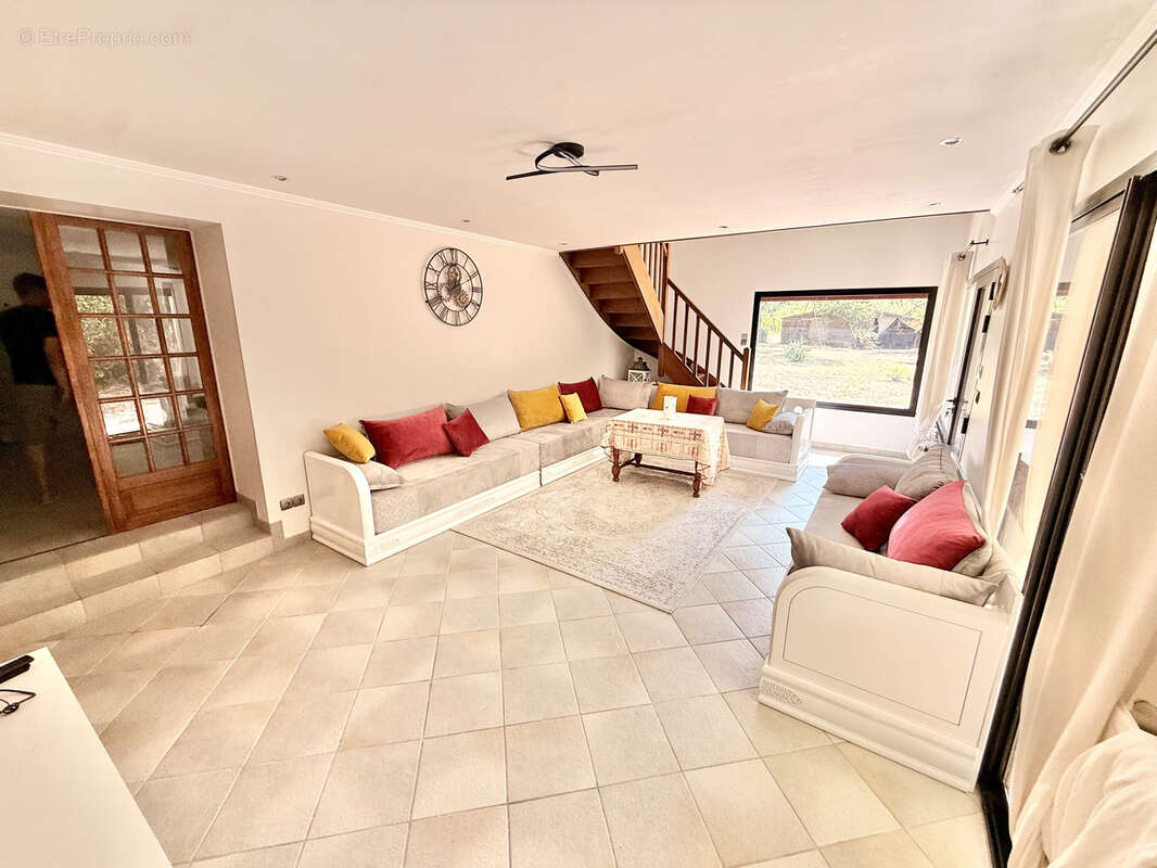 Exclusivite ! a vendre a saint aignan de grand lieu jolie maison familiale de 180 m2 - 4 chambres + 1 bureau + - photo 3