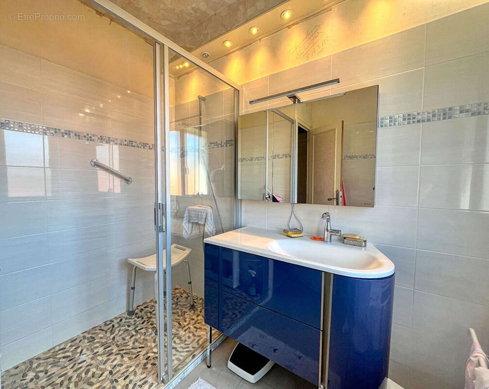 ROYAN - À seulement 800 m du marché, spacieuse maison familiale de 171 m² - photo 11