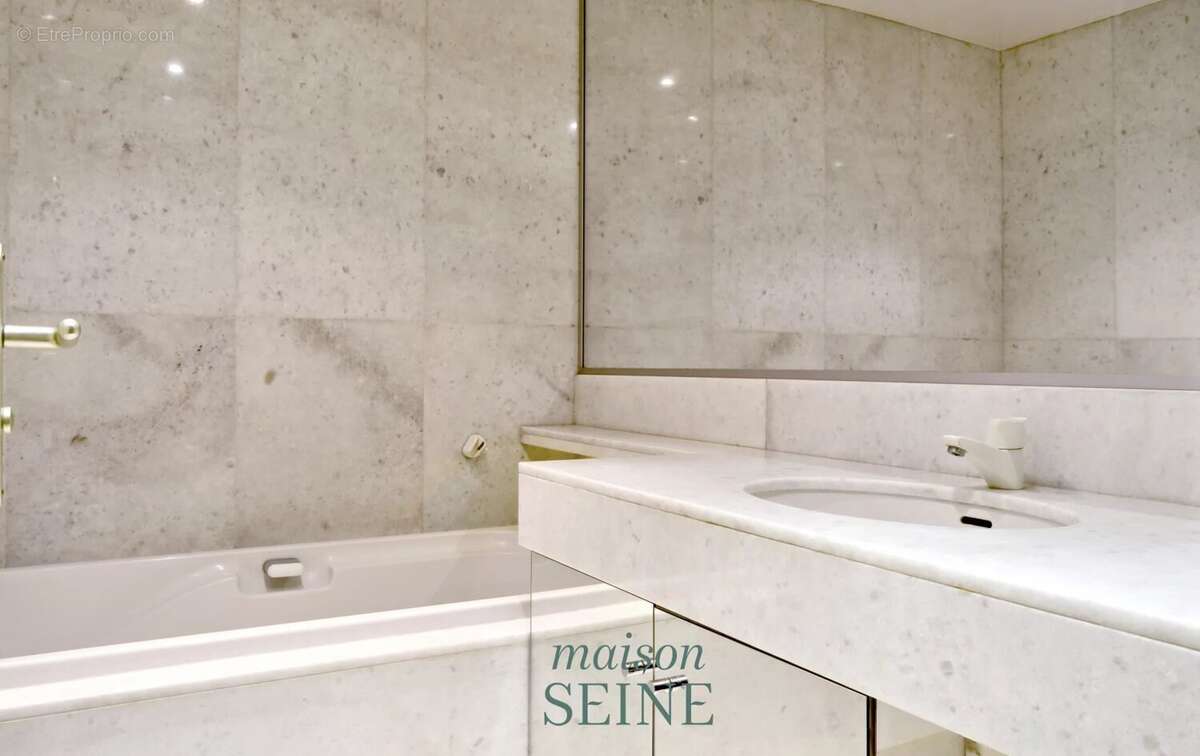 Appartement à NEUILLY-SUR-SEINE