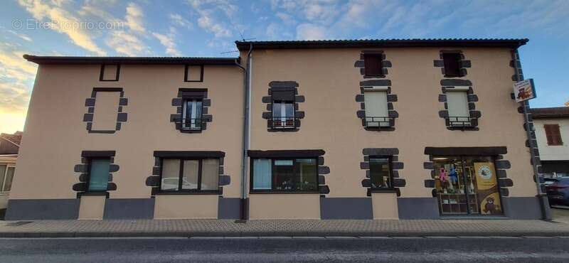 Commerce à PONTAUMUR