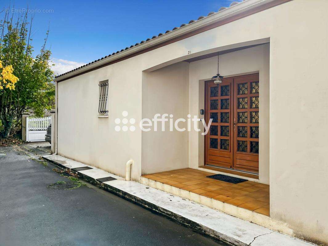Maison à SAINTES